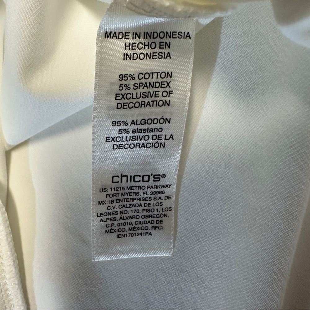 NWT Chico’s Weekend White Eyelet Wide Leg Capri Pants w/ pockets Size 4 (18-20) - Picture 14 of 14